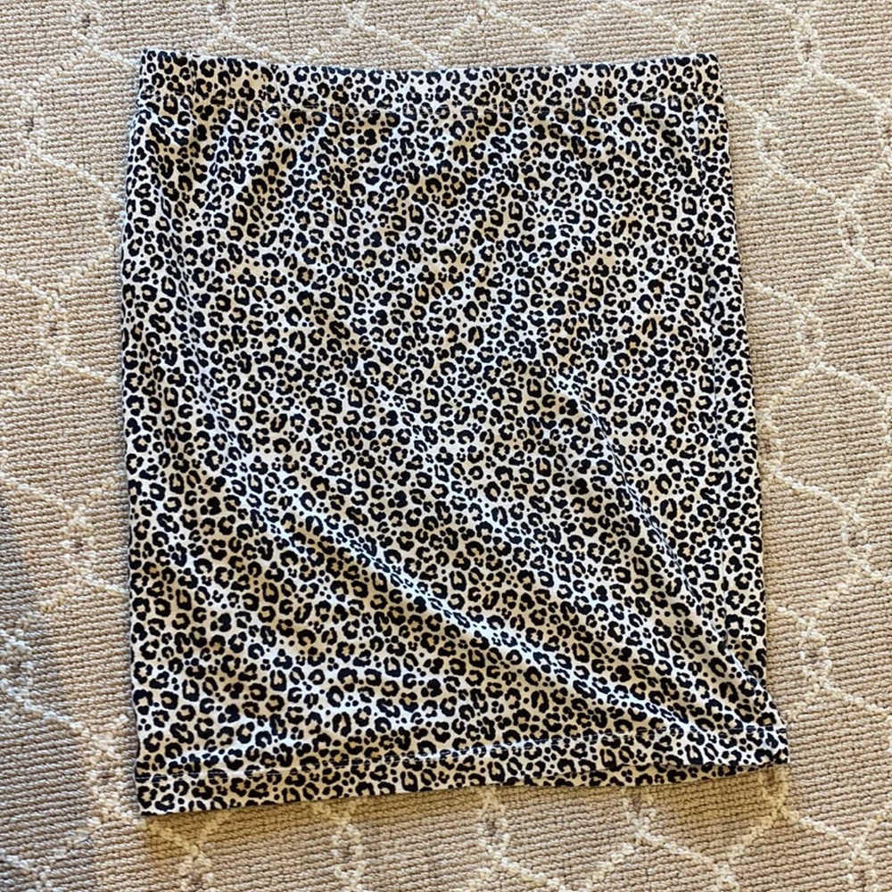 Stretchy leopard skirt